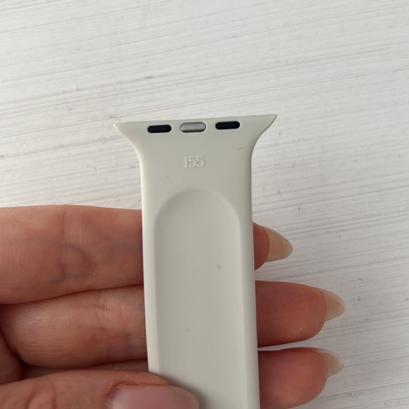 Silicone Apple Watch 42/44 band - Picture 2 of 3